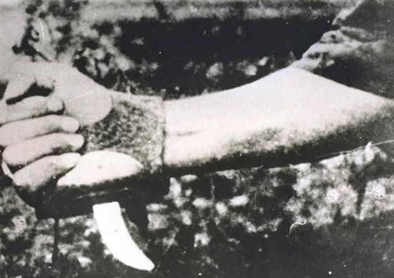 phot of Ustasha wrist knife used to quickly kill prisoners